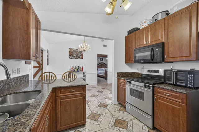 Residence photo 22