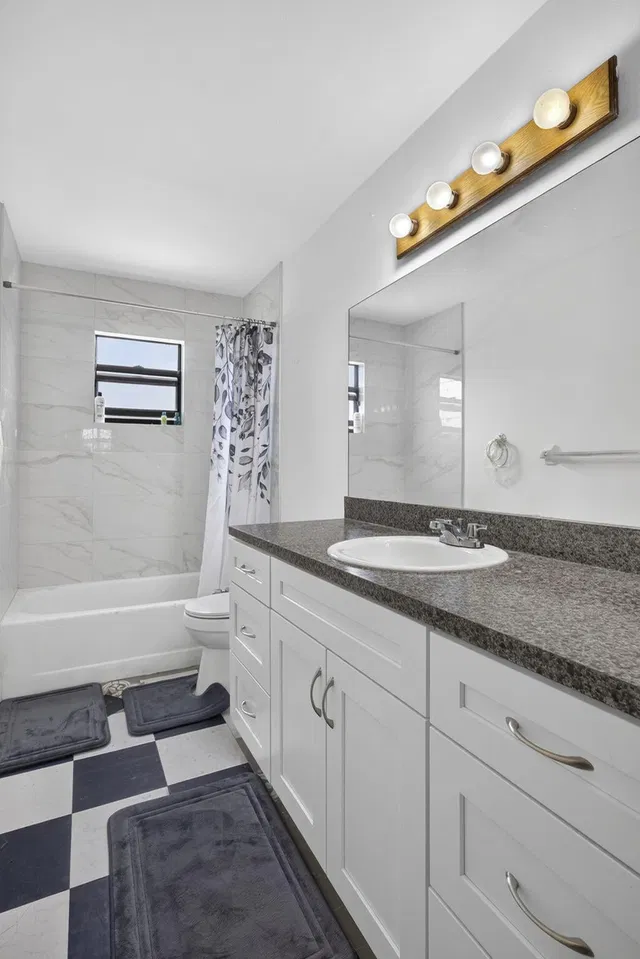Residence photo 30
