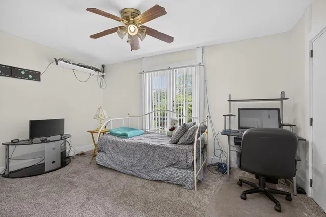Residence photo 31
