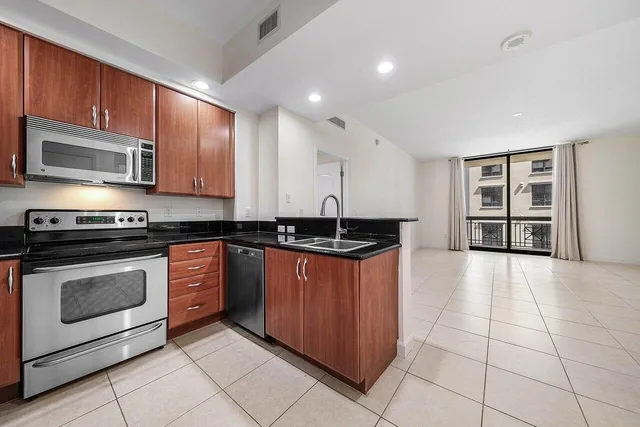 One City Plaza Unit 715 photo 2
