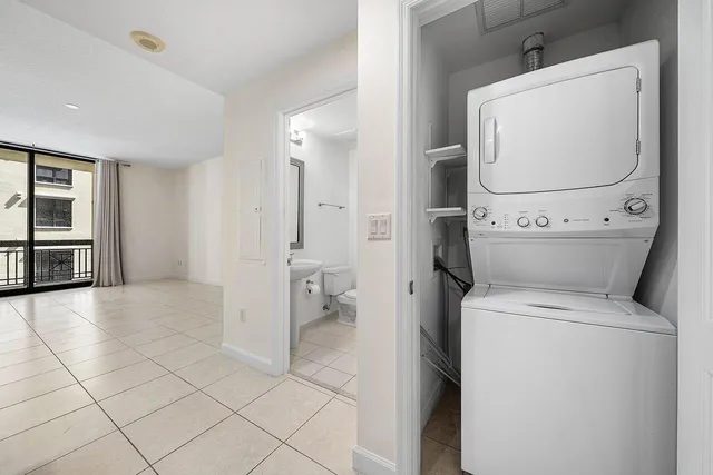 One City Plaza Unit 715 photo 5