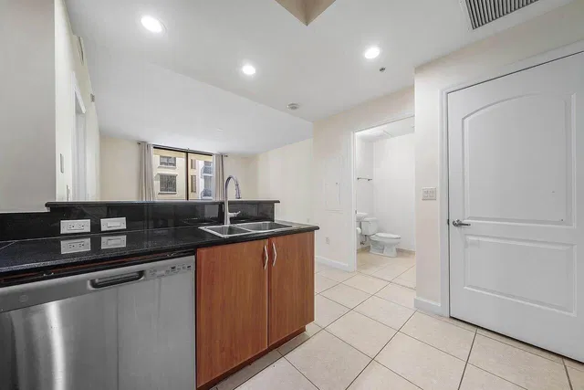 One City Plaza Unit 715 photo 15