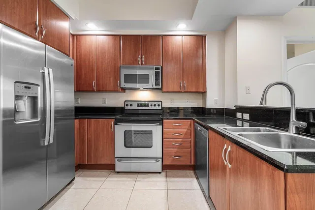 One City Plaza Unit 715 photo 16