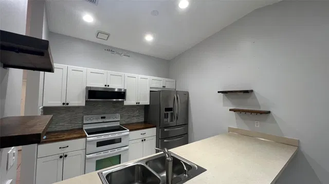 Unit 14 photo 9