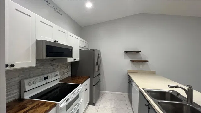 Unit 14 photo 10