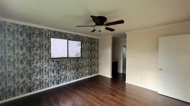 Unit 14 photo 13