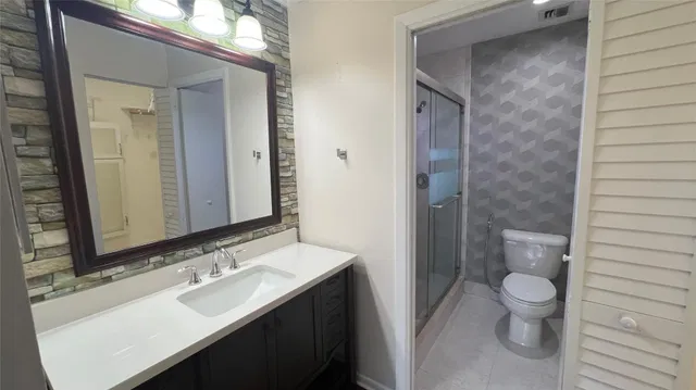 Unit 14 photo 15