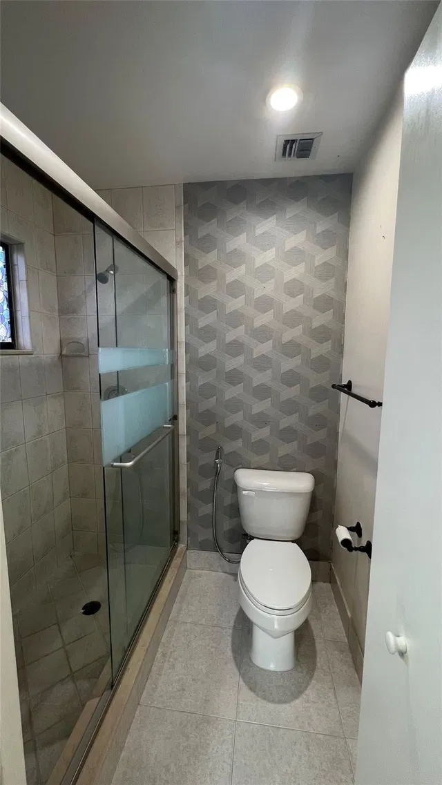 Unit 14 photo 16