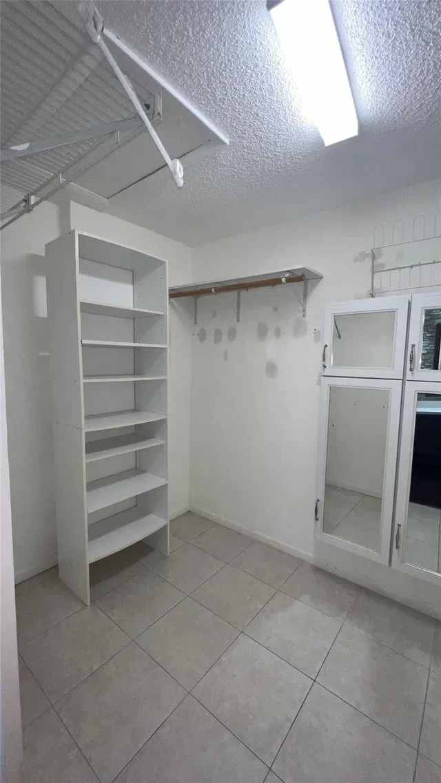 Unit 14 photo 17