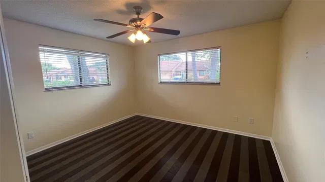 Unit 14 photo 20