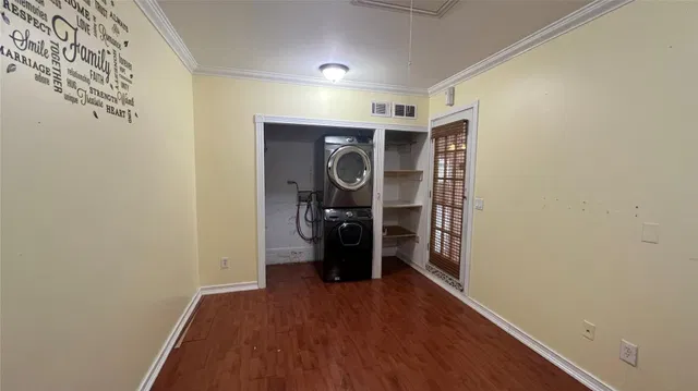 Unit 14 photo 25
