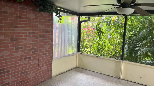 Unit 14 photo 26