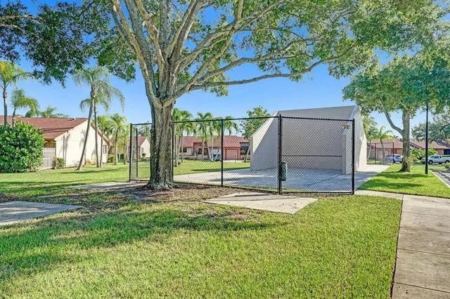 Unit 14 photo 33