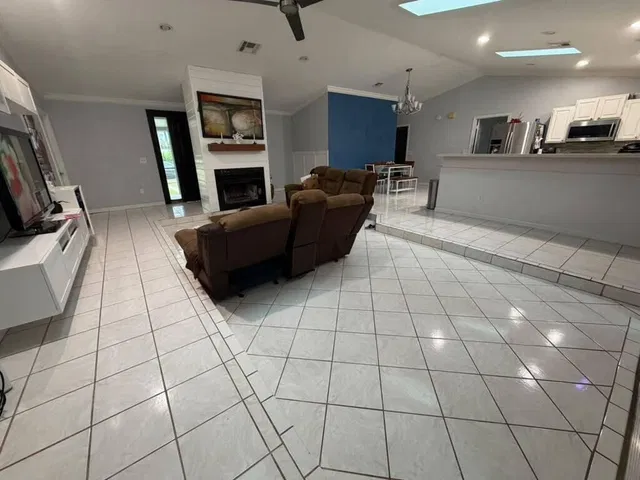 Residence photo 3