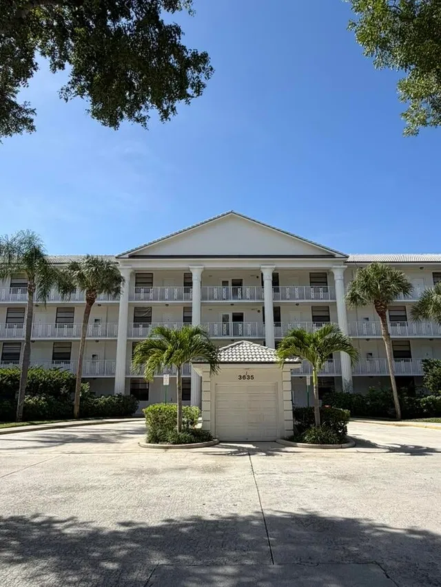 Unit 302 photo 2