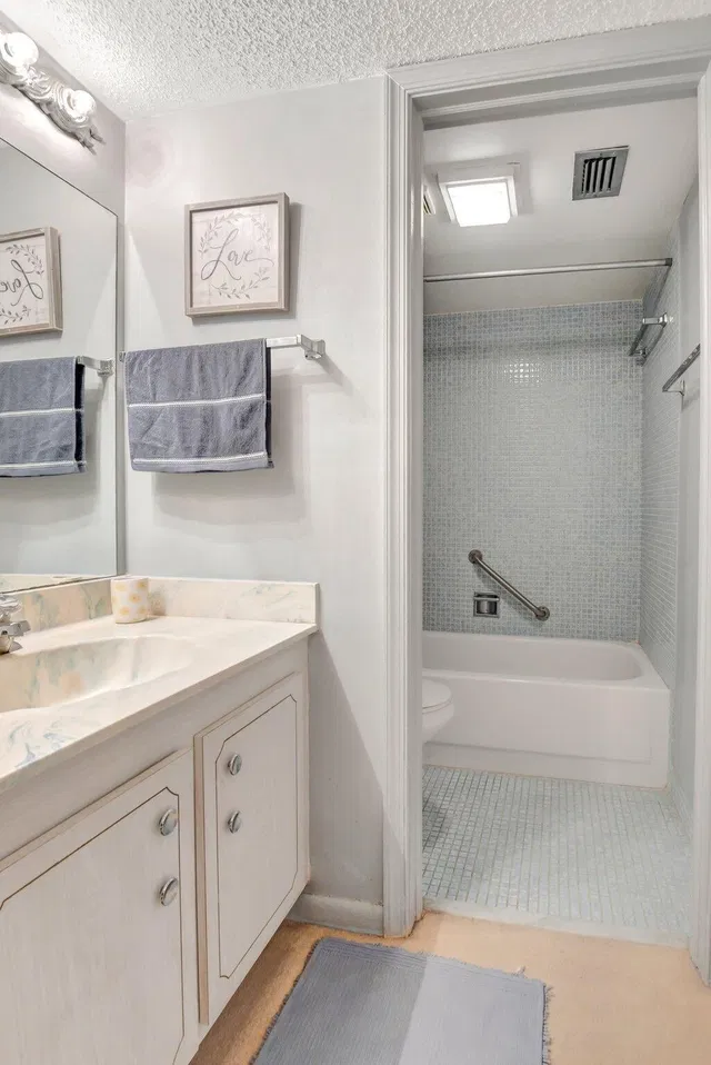 Unit 306 photo 15