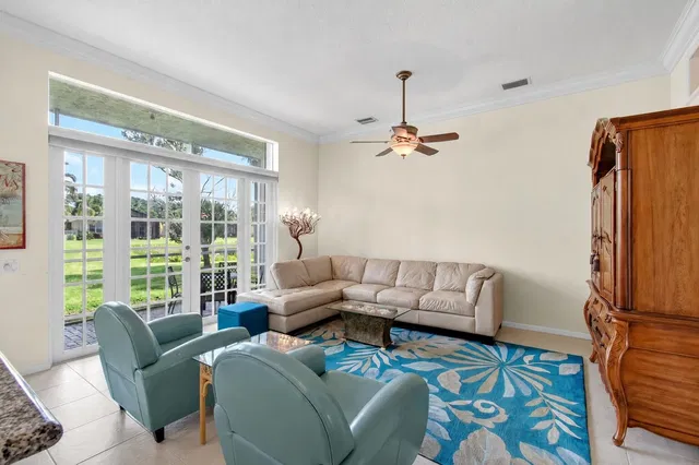 Residence photo 15