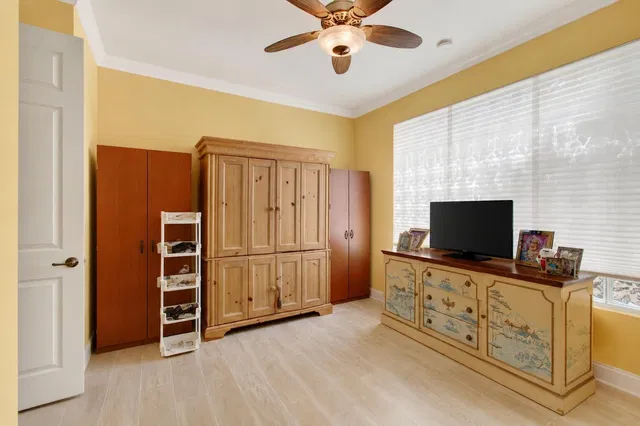 Residence photo 36