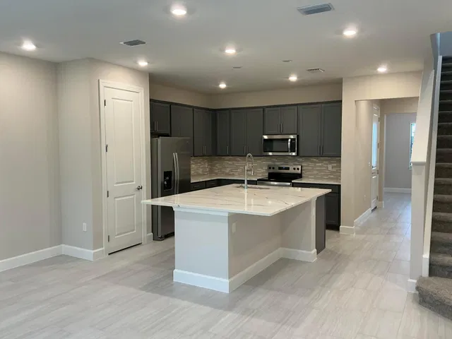  Residence photo 6
