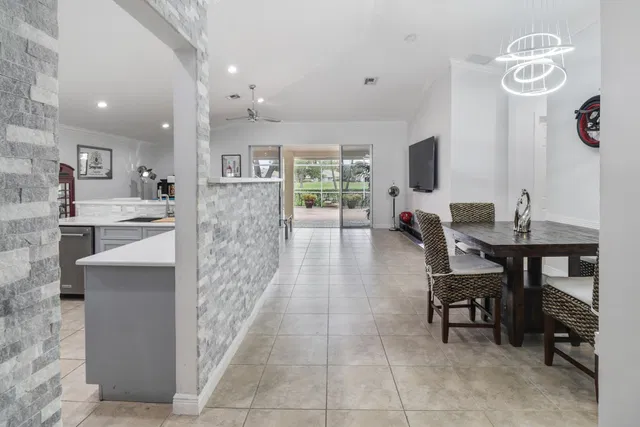 Residence photo 5