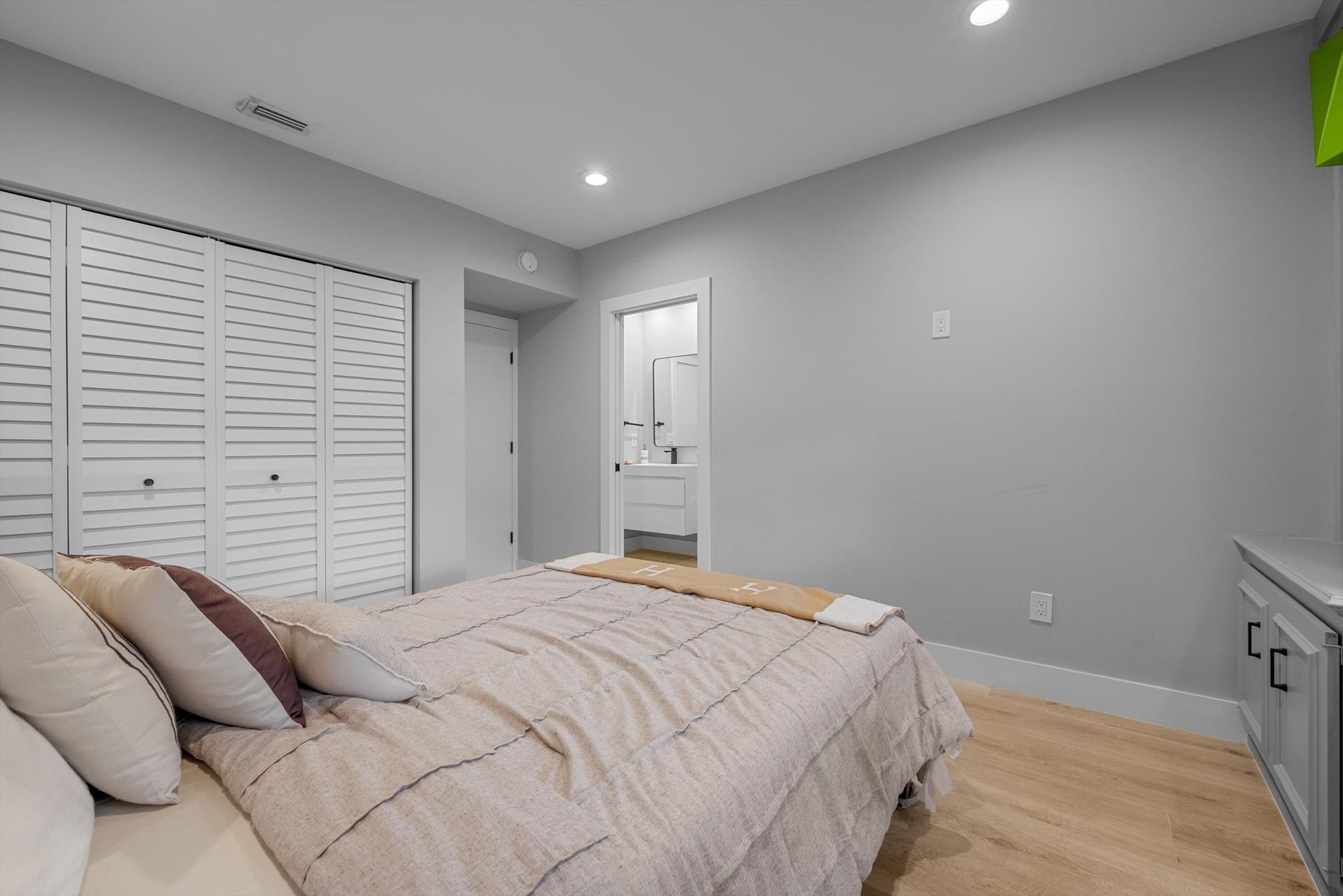  Unit Apt 204 photo 22
