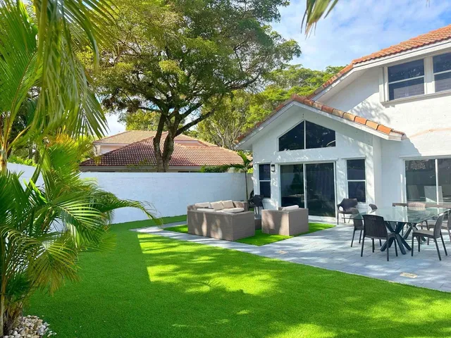 Residence photo 3