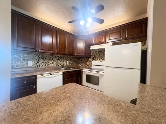 Unit 258 photo 3