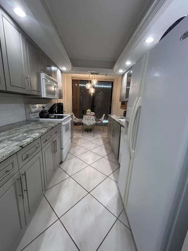  Unit 308 photo 10