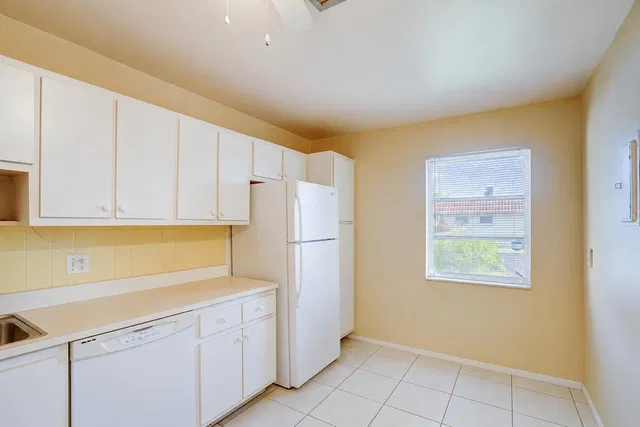  Unit 144 photo 4