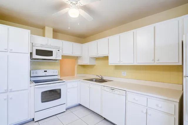  Unit 144 photo 5