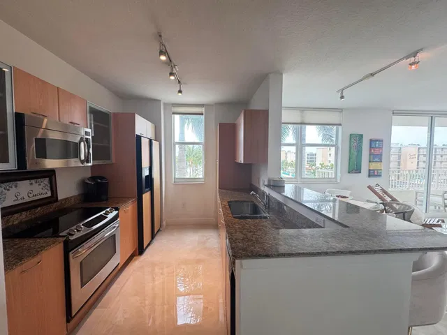  Unit 307 photo 8