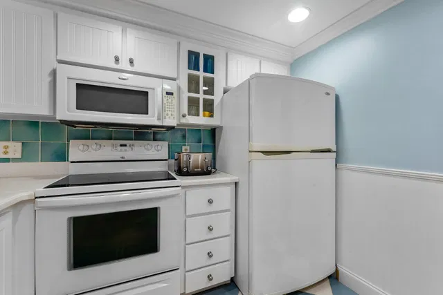  Unit E204 photo 11