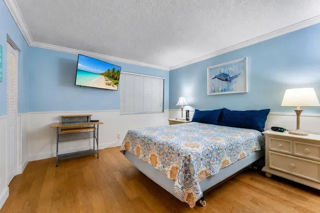  Unit E204 photo 17