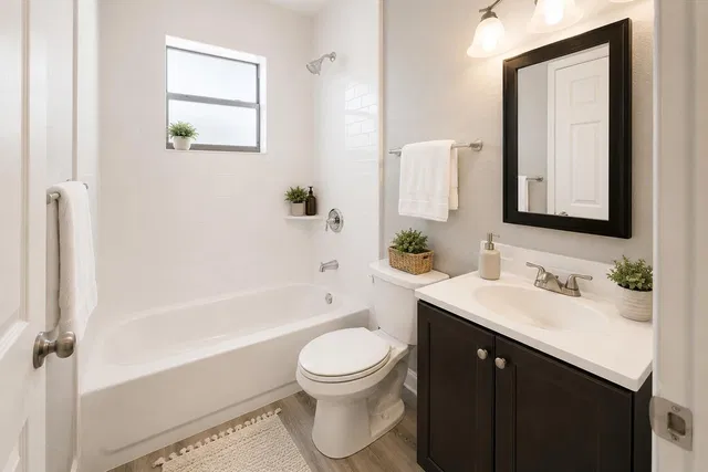 Unit REAR photo 4