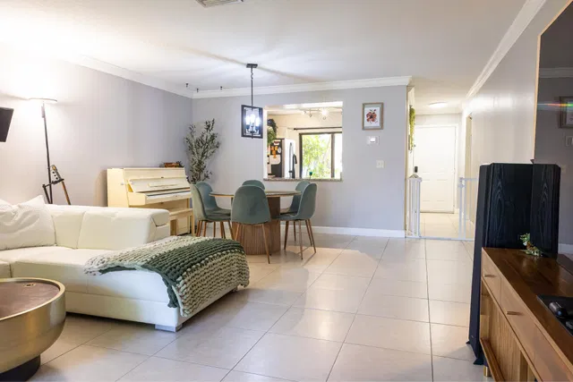 Residence photo 19