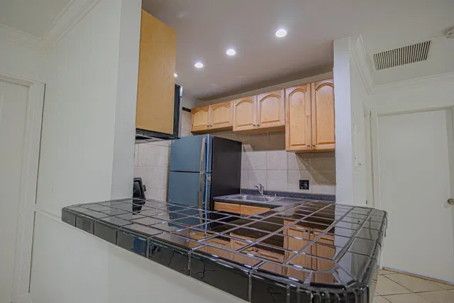 Unit C photo 11