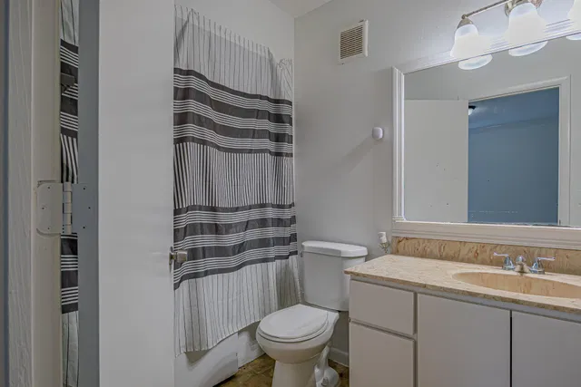 Unit C photo 20