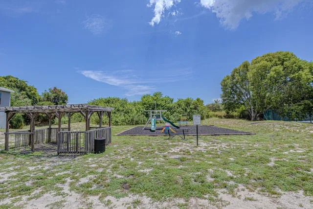 Unit C photo 22