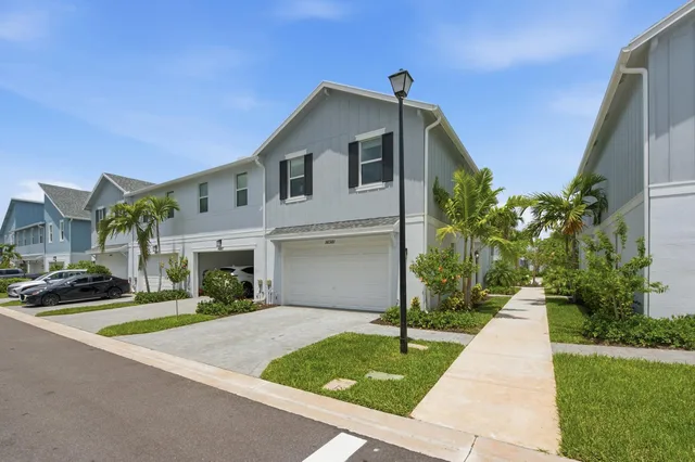 Residence photo 3