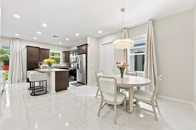 Residence photo 5