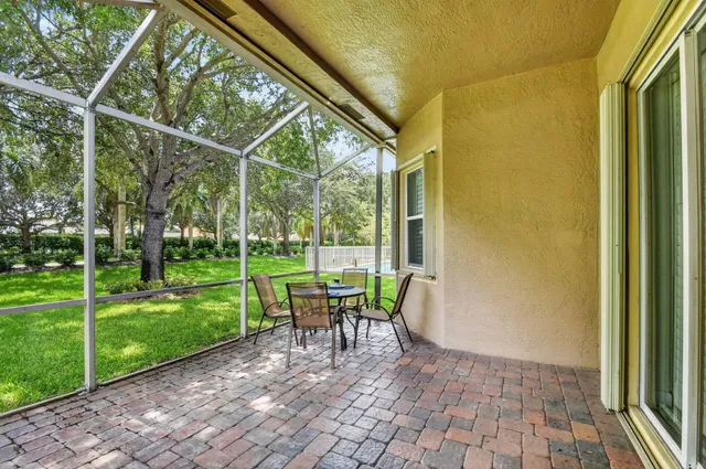  Residence photo 36