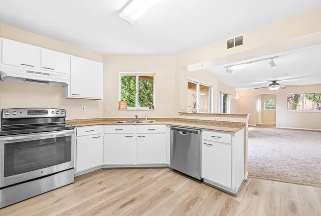 Unit 206 photo 5