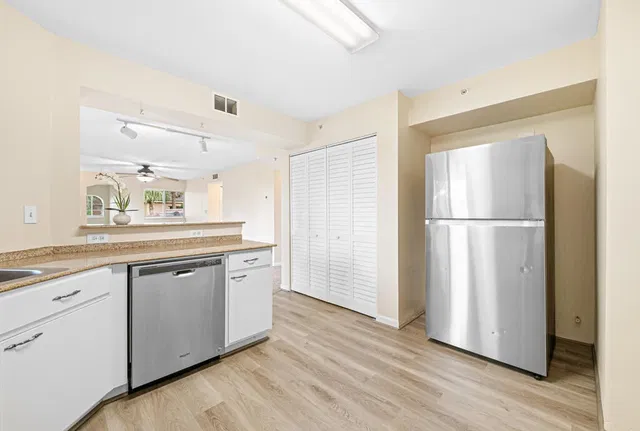 Unit 206 photo 15