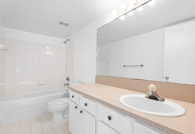 Unit 206 photo 22