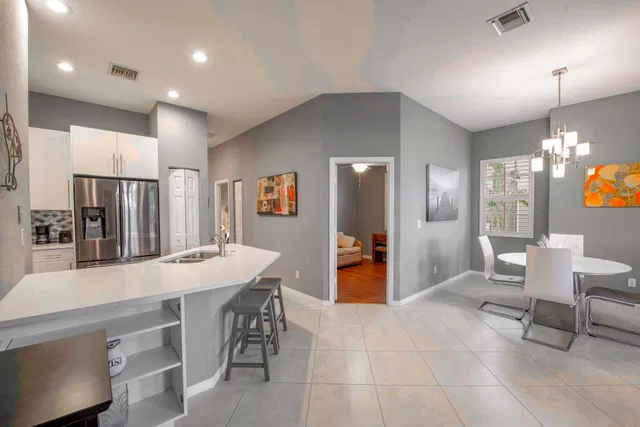  Unit 211 photo 18