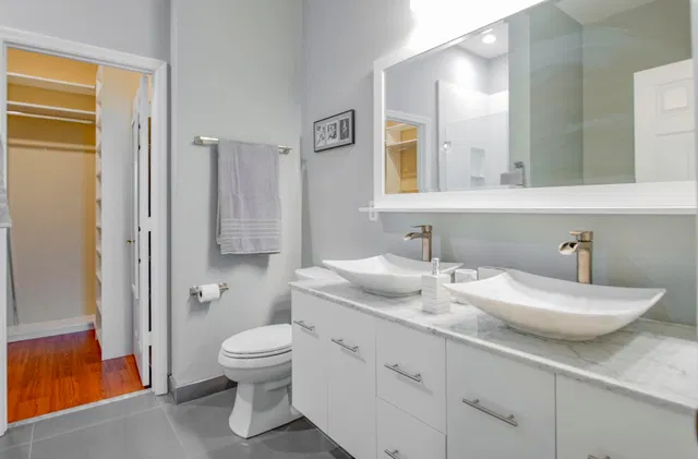  Unit 211 photo 32