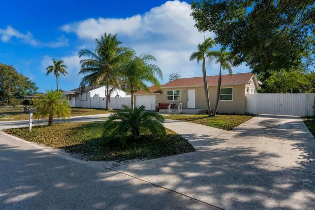 Residence photo 2