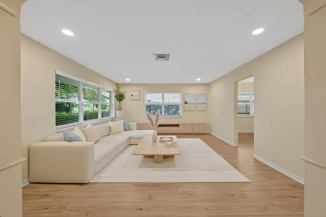 SoSo West Palm Beach Residence photo 4