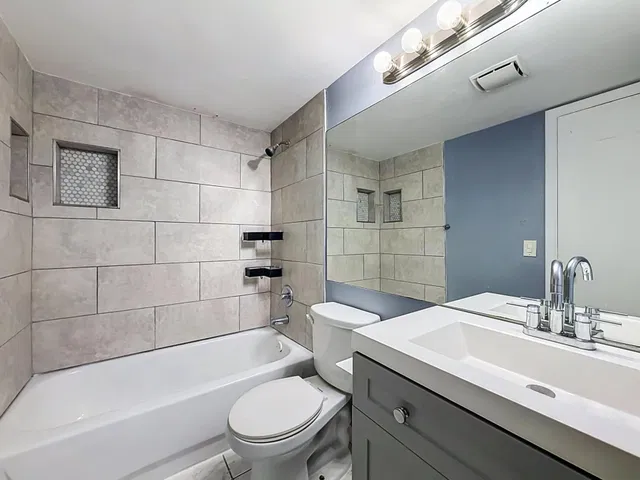 Unit 1130 photo 11