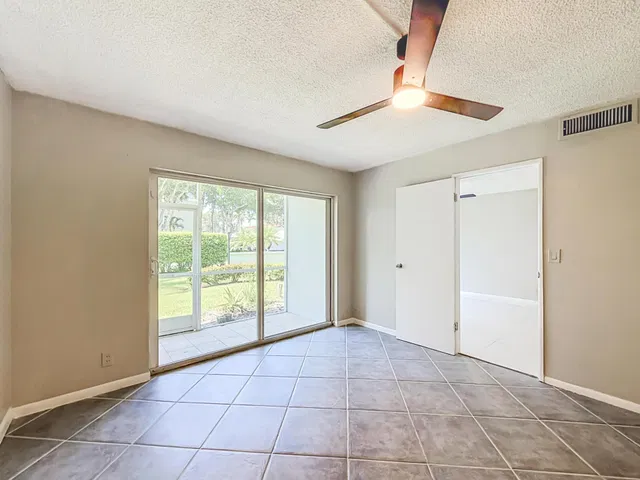 Unit 1130 photo 15